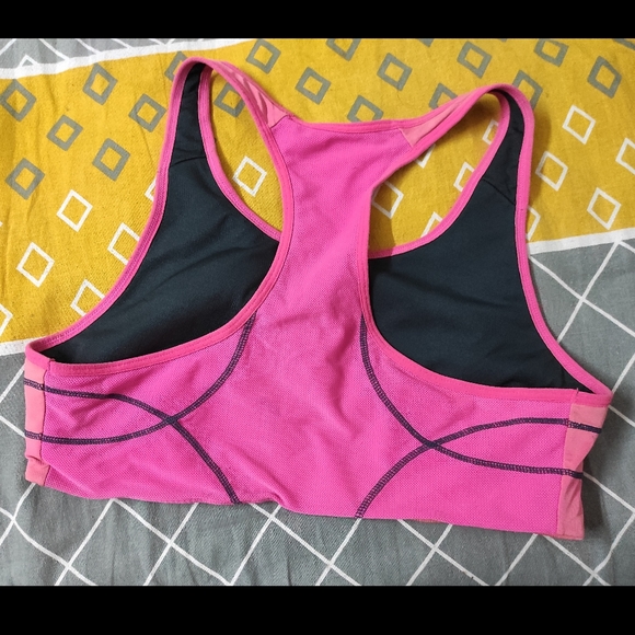 ❌❌SOLD❌❌ Sports bra - Picture 2 of 3
